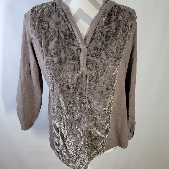 Chicos Brown Henley T 3/4 Sleeve Crushed Velour Chest + Sequin Shoulders Size 1 - Picture 1 of 13